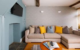 Charming Three-Bedroom Central Townhouse